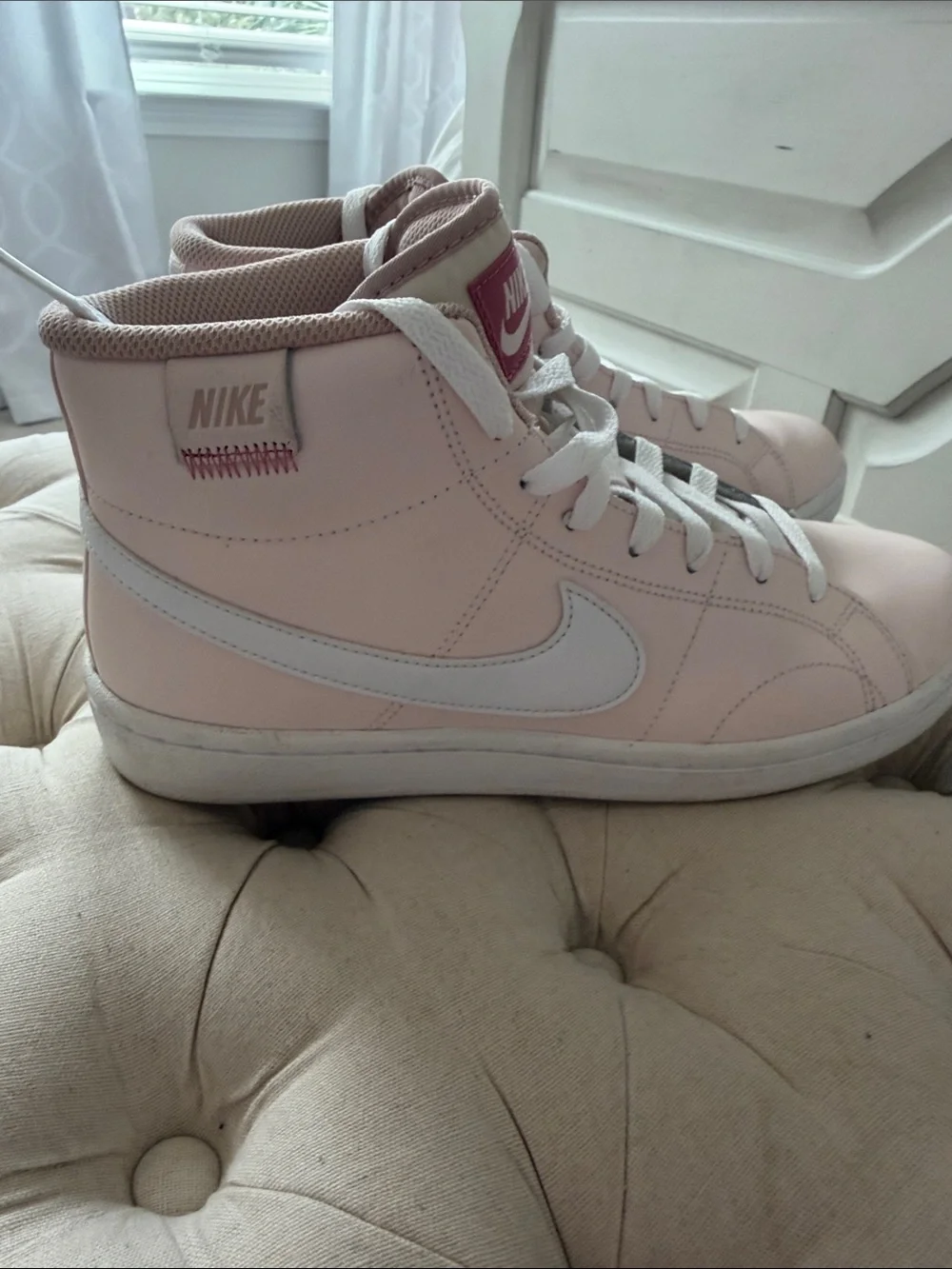 Nike mid top
